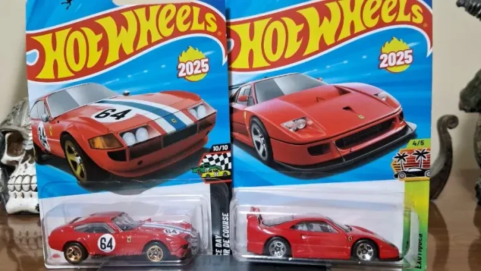 Hot Wheels Ferrari F40 + 365 GTB4