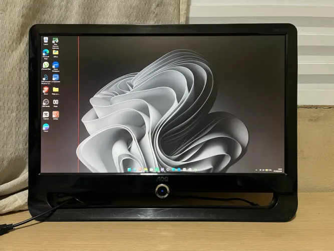Monitor AOC F22 Full HD + Cabos (Funcionando / Detalhe na Tela)