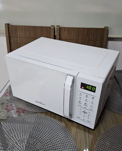 Microondas Britânia 20L novo