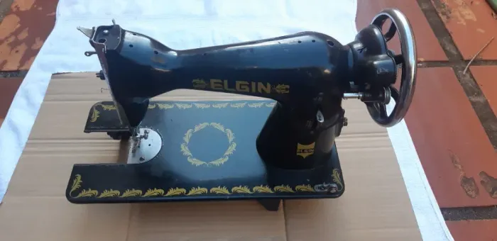 Máquina de Costura Antiga Elgin