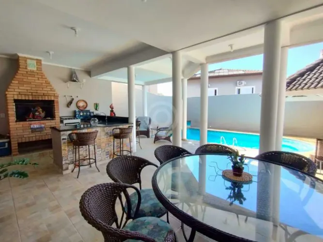 Casa em Condomínio : / Residencial / Parque das Laranjeiras