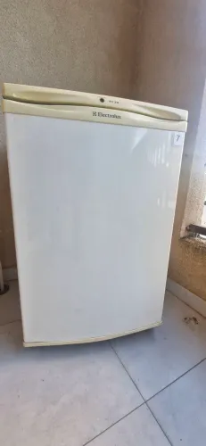 Mini Geladeira/Frigobar Electrolux 135L funcionando 100%