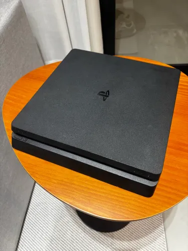 Console Sony PlayStation 4 Slim 1 TB + 5 Jogos Físicos
