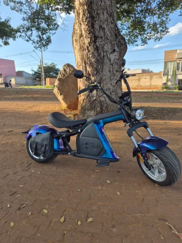 Scooter estilo chopper eletrica
