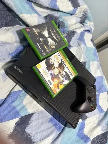 Xbox One para peças ou conserto, Controle Original, Com dois jogos originais 