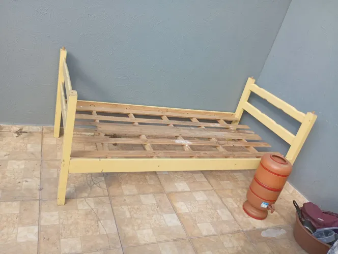 Cama de solteiro para doação *