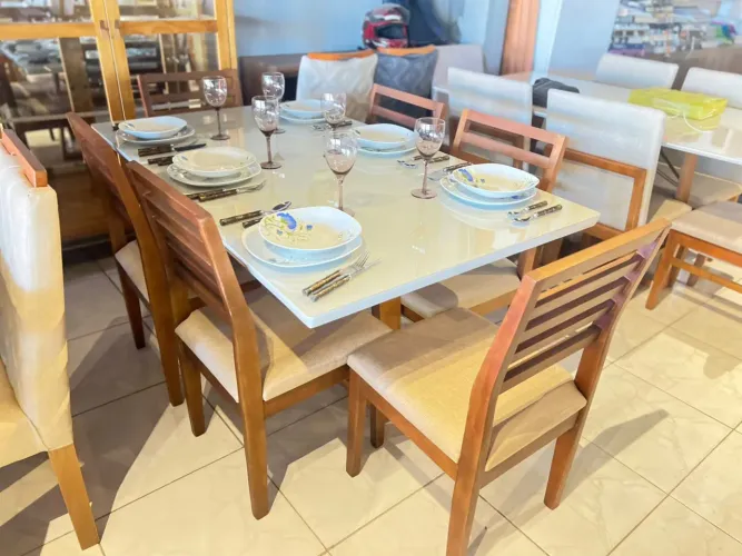 Mesa completa de madeira 