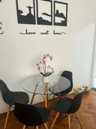 Mesa de jantar com 4 cadeiras madeira com preto