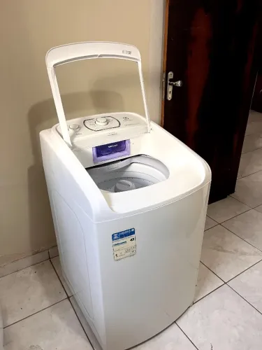 Máquina de Lavar Electrolux 11kg Branca Essential Care com Easy Clean e Filtro Fiapos (LES
