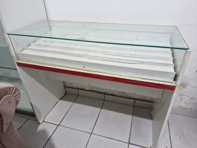 Mesa vitrine para Ótica 