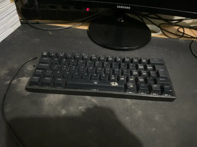 Teclado redragon fizz rgb 60% usado mas em perfeito estado