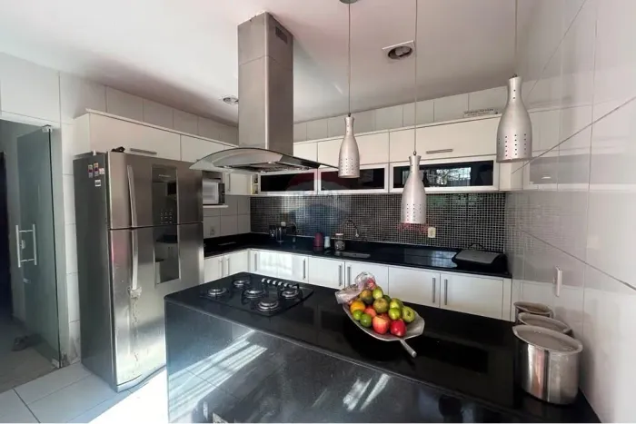 Casa com 3 quartos, 311 m² à Venda por R$ 680.000,00 no Centro de Duque de Caxias, RJ,