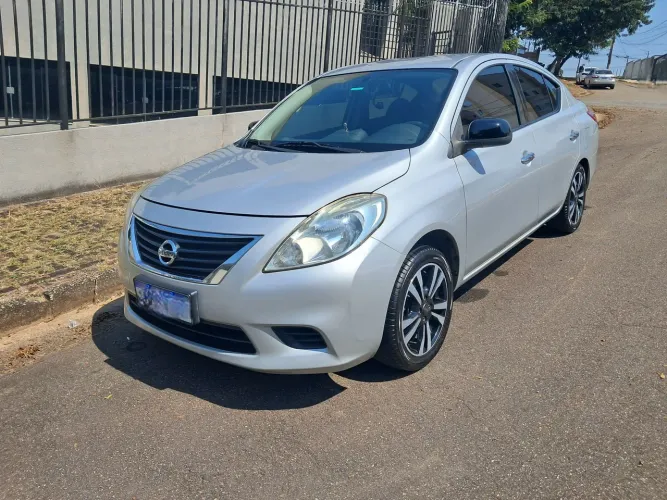 Nissan Versa SV 1.6 16V Flex Fuel 4P Mec. 2014