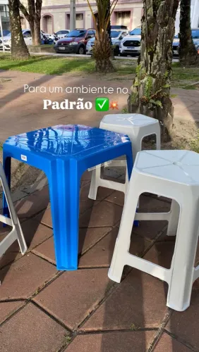 Mesinha com 4 bancos