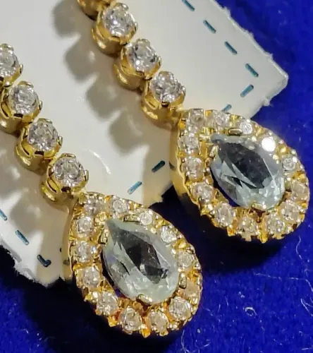 Brincos Pedras Zircônia Ouro 18 Kilates 2 mm 22 mm Peso 3.20 Gramas