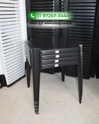 Conjunto de 4 mesas de plastico pretas