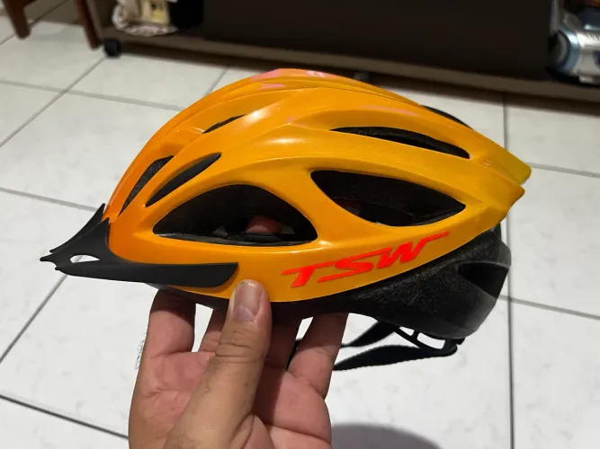 Capacete de ciclista TSW