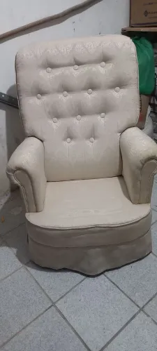 Vendo esta cadeira de balanço toda boa 