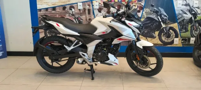 Bajaj Pulsar N150 26/2027