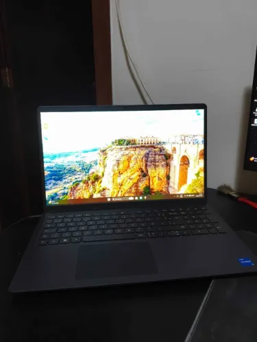 Dell Inspiron 15 i5-1340U 8GB 512GB SSD - Novo