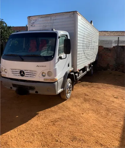 Mercedes-Benz 915C baú (6,20 x 2,20)