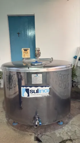 Tanque de leite em ótimo estado - conservação garantida 1000L