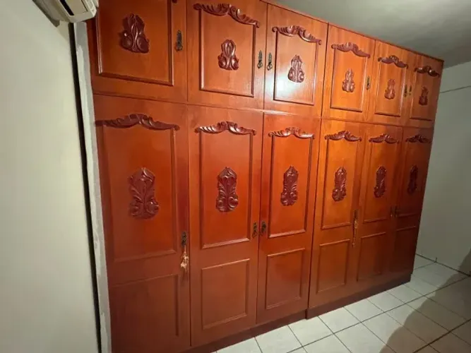 GUARDA ROUPA DE MADEIRA
