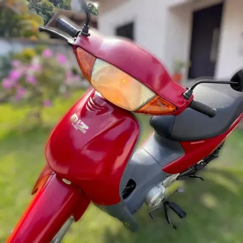 Vendo Honda Biz 100 ES, ano/modelo 2002/2003, muito bem conservada e pronta para uso