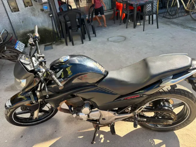 Vendo uma cb300r ano 2011