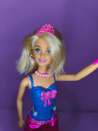 Boneca Barbie Princesa Básica