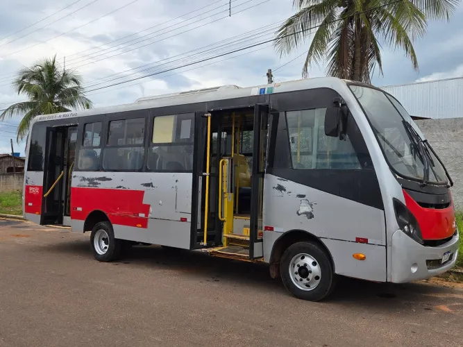 Micro ônibus 2015 com ar