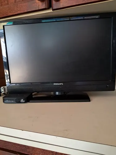 Tv monitor Philips LCD 21.5 polegadas com conversor funciona perfeitamente 300.00
