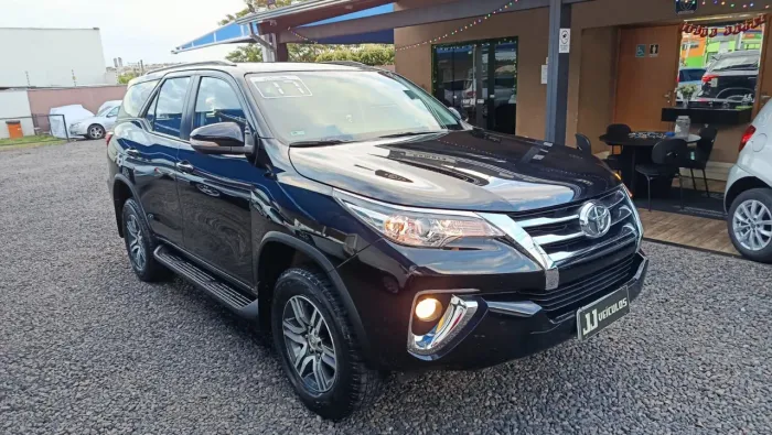 Toyota Hilux SW4 SR 4X2 2.7/ 2.7 Flex 16V Aut. 2017