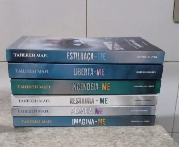 Série de livros ?estilhaça-me?