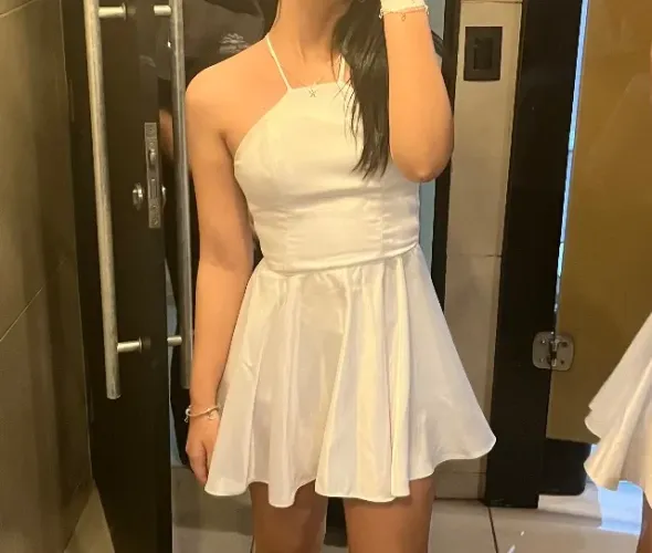 Vestido Curto Cetim Branco Rodado - Alta Costura (Veste P/M)