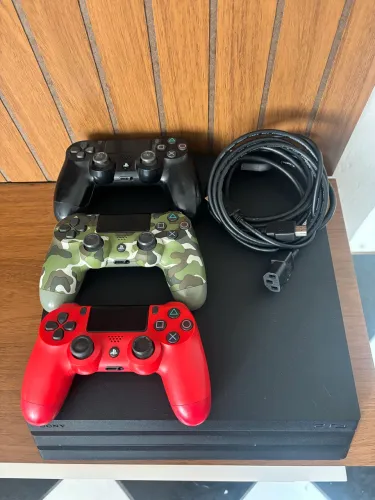 ps4 pro 1 tera com 3 controles