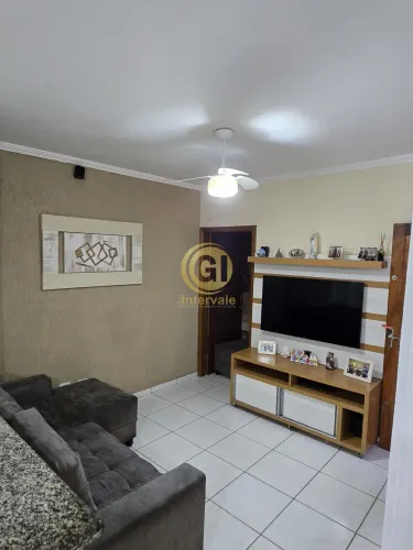 Casa à venda em Jacareí-SP, bairro Cidade Salvador, com 2 quartos, 2 banheiros, 2 vagas de