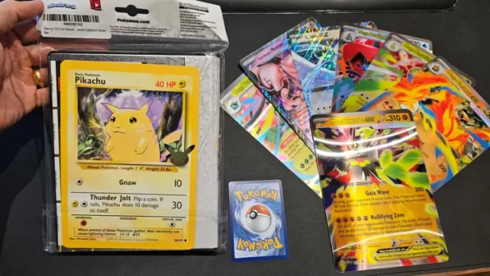 Fichário do Pikachu (Pokemon TCG) para cartas jumbo + 9 cartas jumbo