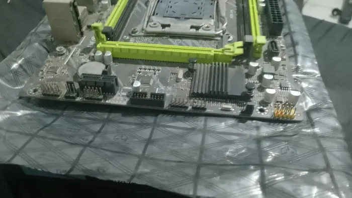 Placa mãe x99 p4 usada com 1 entrada sata pegando