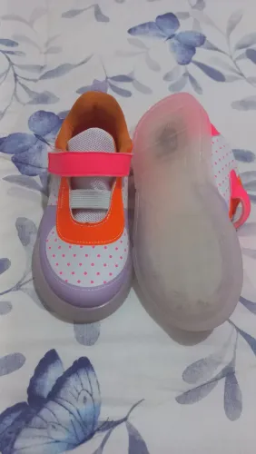 Tênis puma que acende para menina  nunca usado ,tamanho 24-25