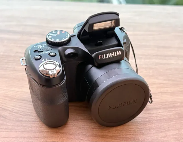 (LEIA TUDO) CÂMERA FUJIFILM S2980 (NÃO LIGA)