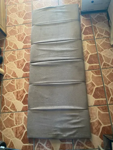 Cabeceira de cama estofada Cinza meia marrom