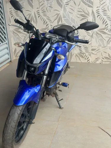 Moto yamaha FZ25 super conservada