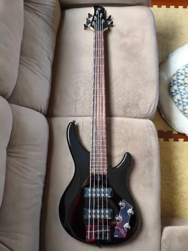 Baixo Yamaha trbx305 (na caixa)