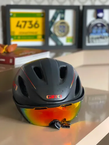 Capacete Giro Vanquish Aero com viseira