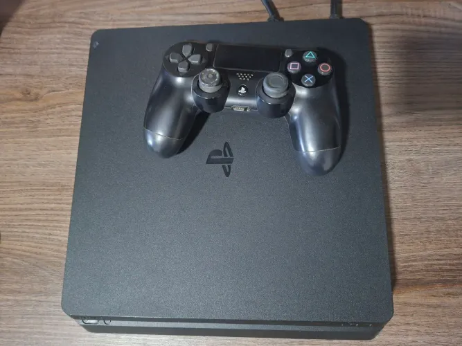 Playstation 4 com controle e 5 jogos