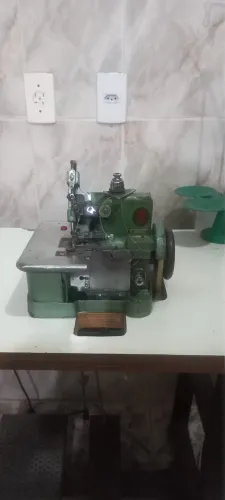 Máquina Overlock Chinesinha Única Dona