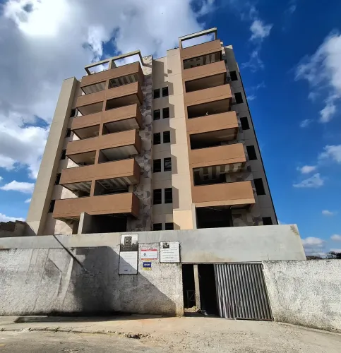 Apartamento 2 Quartos com Suíte em São Pedro | Varanda Gourmet e Vaga Individual