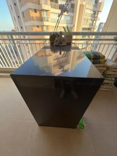 Bancada de apoio em granito s?o Gabriel medindo 1,36x0,60 com 1,00 mt altura