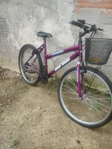 Vende-se Bicicleta Mormaii Aro 26 de Passeio com Cesto - Roxa<br>